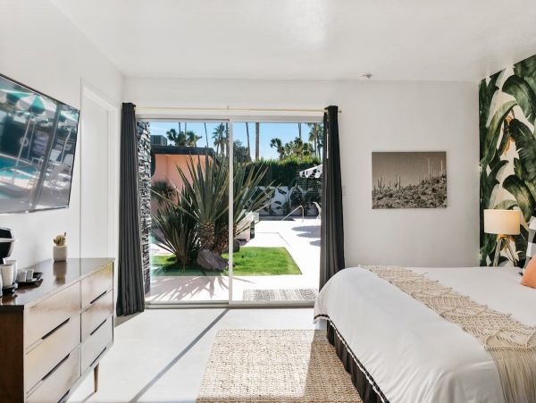 Palm Springs Nine Bedrooms Residence For Twenty Guests