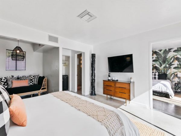 Palm Springs Nine Bedrooms Residence For Twenty Guests
