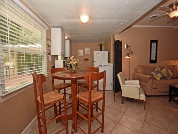 One Bedroom Vacation Condo in Manasota Key Sleeps 4