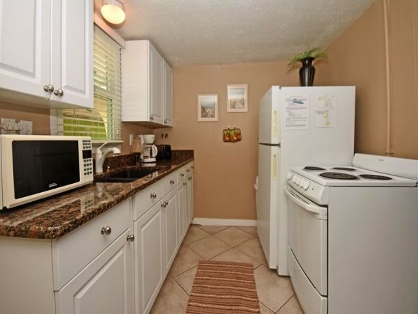 One Bedroom Vacation Condo in Manasota Key Sleeps 4