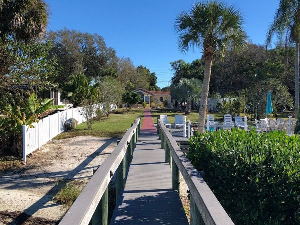One Bedroom Vacation Condo in Manasota Key Sleeps 4