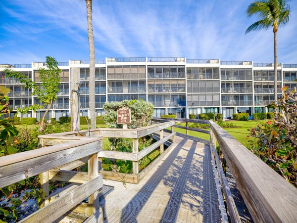Direct Beachfront Penthouse in Sanibel with Exclusive Rooftop Deck
