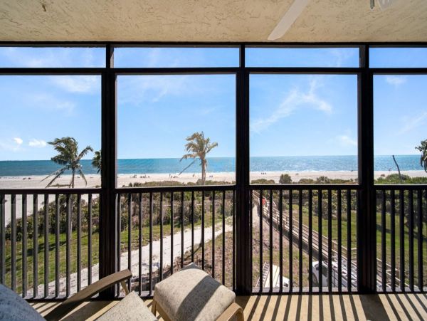 Direct Beachfront Penthouse in Sanibel with Exclusive Rooftop Deck