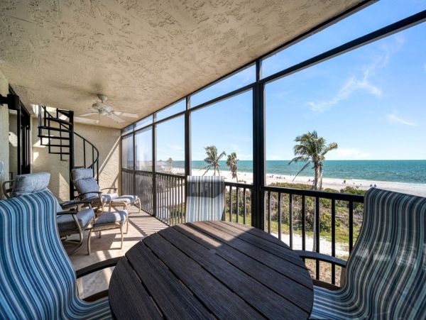 Direct Beachfront Penthouse in Sanibel with Exclusive Rooftop Deck