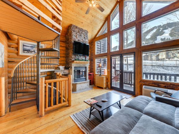 Ideal for Adventurous Families 2-brm Condo Half Mi to Snow King