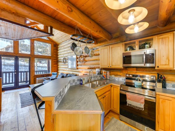 Ideal for Adventurous Families 2-brm Condo Half Mi to Snow King
