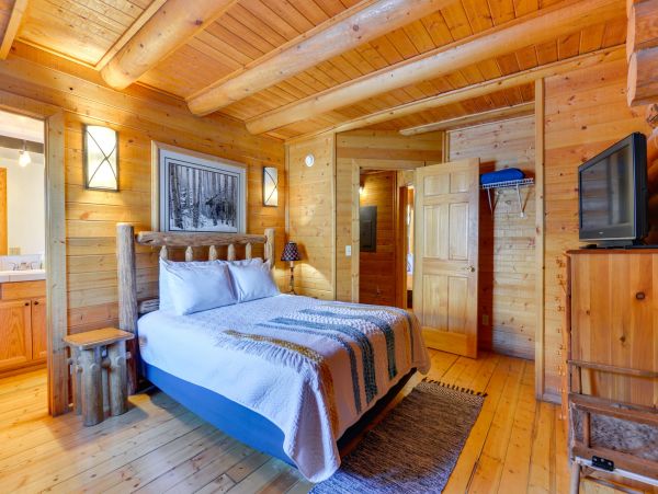 Ideal for Adventurous Families 2-brm Condo Half Mi to Snow King
