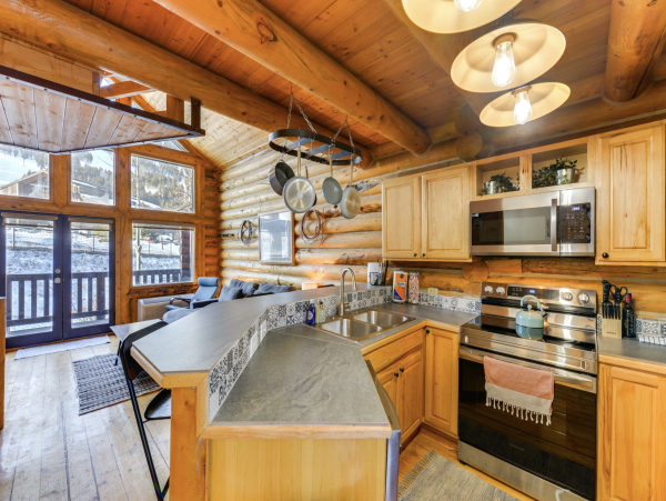Ideal for Adventurous Families 2-brm Condo Half Mi to Snow King