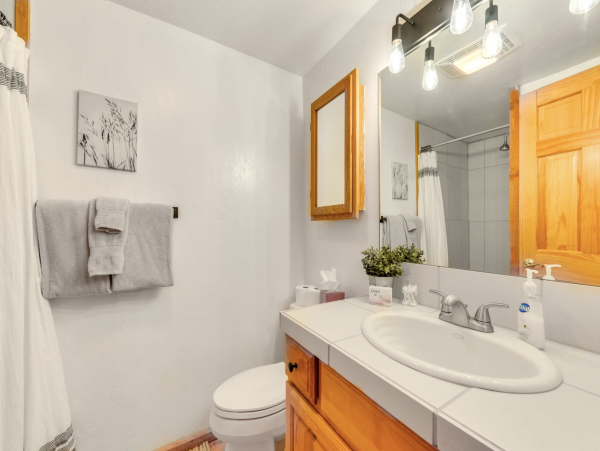 Ideal for Adventurous Families 2-brm Condo Half Mi to Snow King
