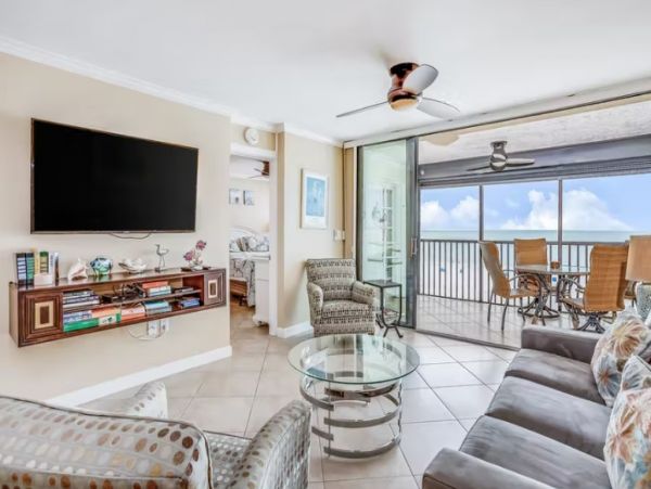 Fort Myers Gulf Front Vacation 2 Bedroom Condo With Balcony