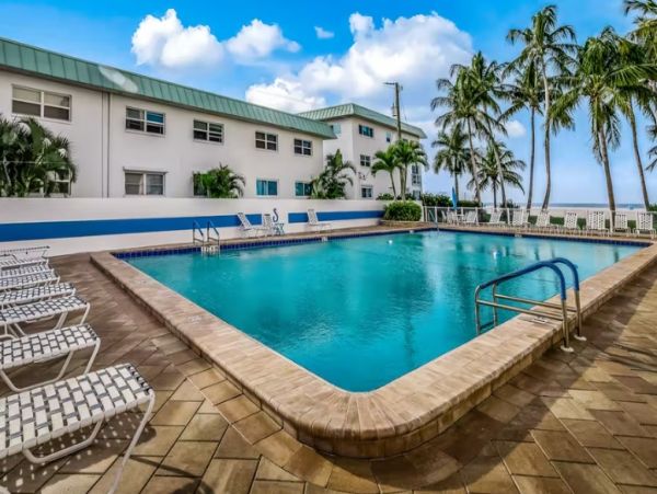 Fort Myers Gulf Front Vacation 2 Bedroom Condo With Balcony