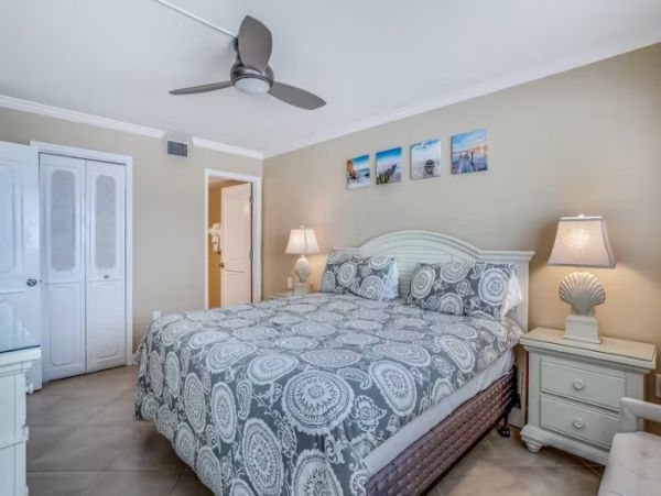 Fort Myers Gulf Front Vacation 2 Bedroom Condo With Balcony
