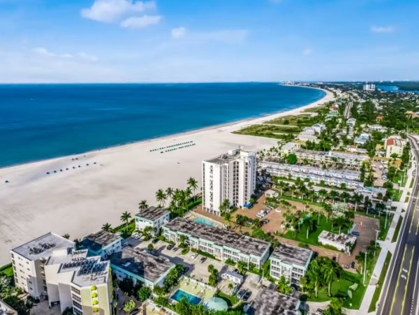 Fort Myers Gulf Front Vacation 2 Bedroom Condo With Balcony