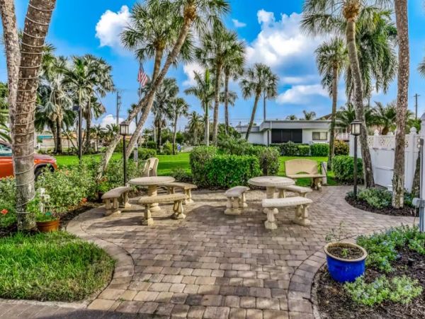Fort Myers Gulf Front Vacation 2 Bedroom Condo With Balcony