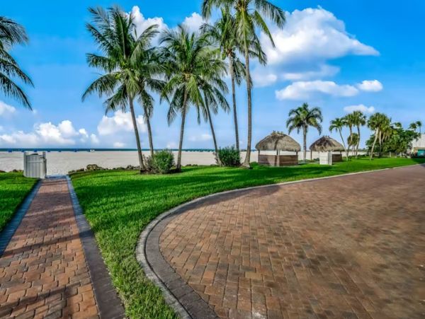 Fort Myers Gulf Front Vacation 2 Bedroom Condo With Balcony