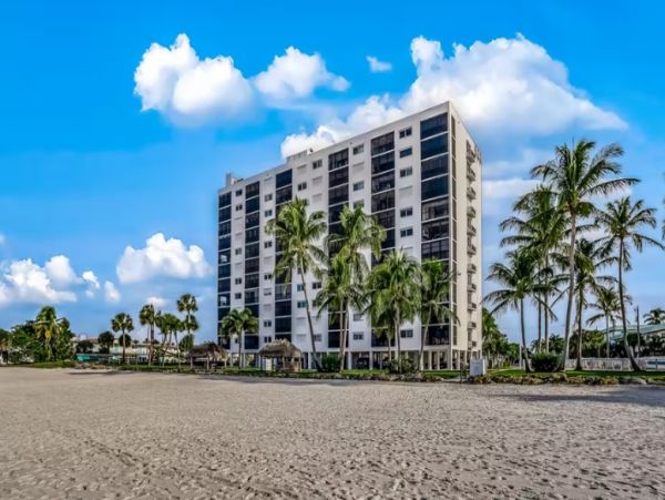Fort Myers Gulf Front Vacation 2 Bedroom Condo With Balcony