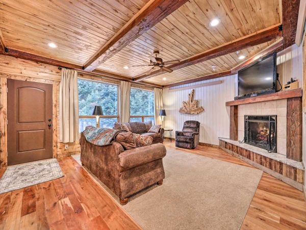 Cozy Alpine Five Bedroom Vacation Home with Great Views