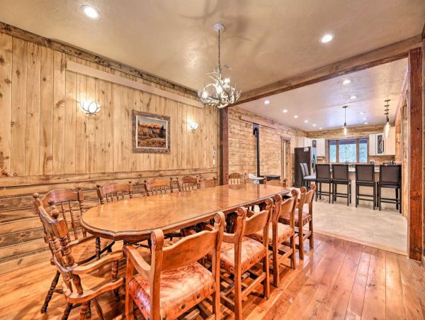 Cozy Alpine Five Bedroom Vacation Home with Great Views