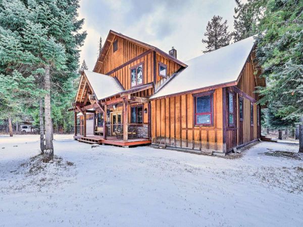 Cozy Alpine Five Bedroom Vacation Home with Great Views