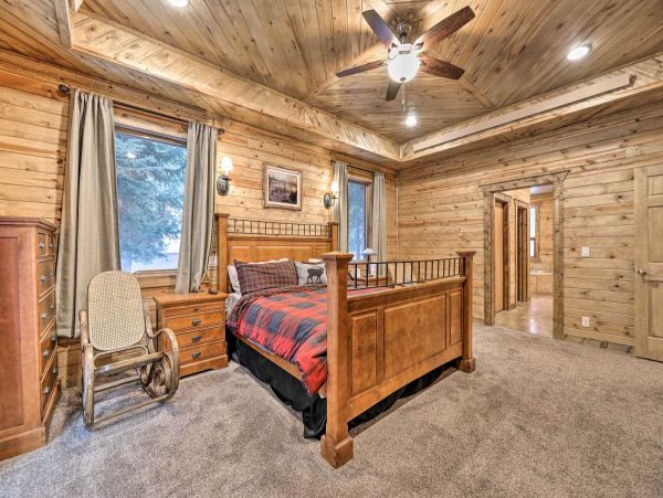 Cozy Alpine Five Bedroom Vacation Home with Great Views