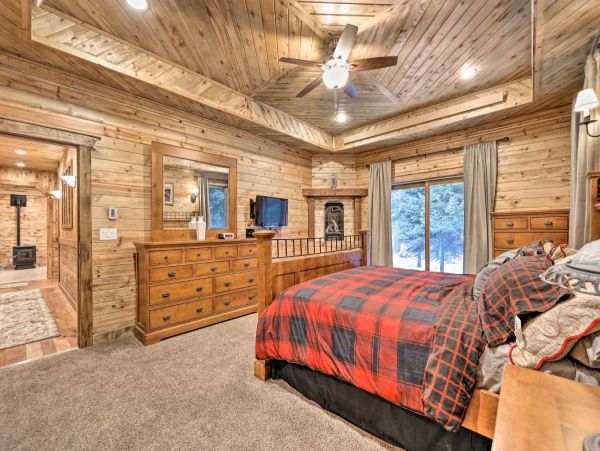 Cozy Alpine Five Bedroom Vacation Home with Great Views