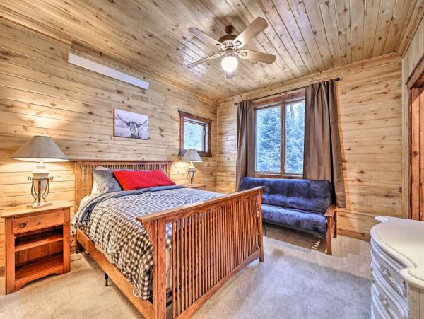 Cozy Alpine Five Bedroom Vacation Home with Great Views