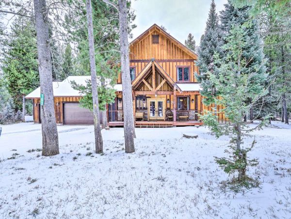 Cozy Alpine Five Bedroom Vacation Home with Great Views