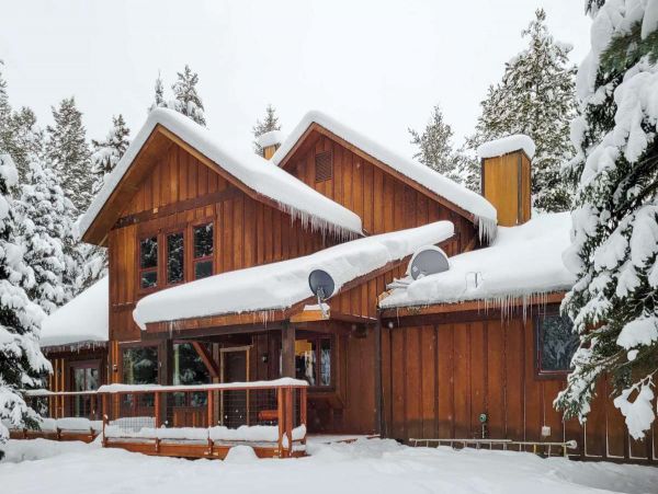 Cozy Alpine Five Bedroom Vacation Home with Great Views