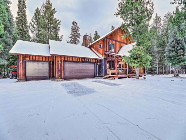 Cozy Alpine Five Bedroom Vacation Home with Great Views