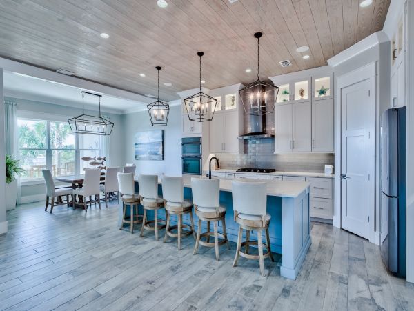 Six bedroom luxury vacation Home with Pool in Destin