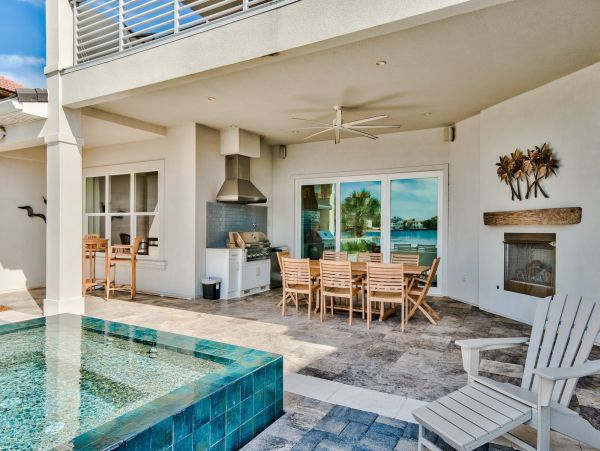Six bedroom luxury vacation Home with Pool in Destin