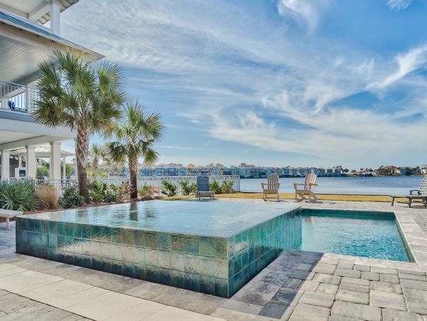 Six bedroom luxury vacation Home with Pool in Destin
