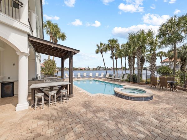 Luxury Eight Bedroom Destin Vacation Home 20 Guests
