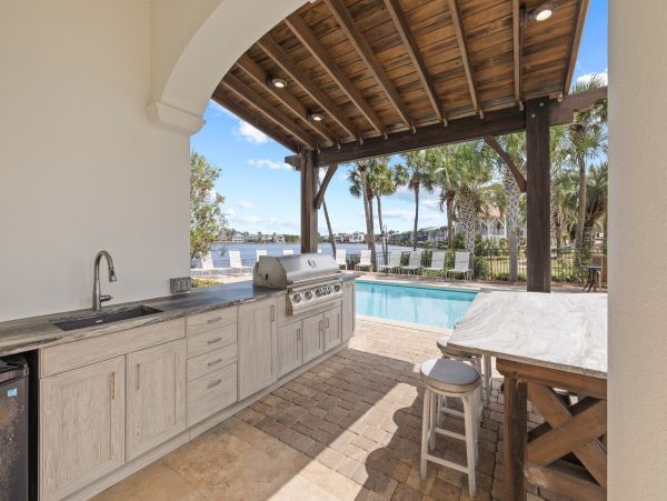 Luxury Eight Bedroom Destin Vacation Home 20 Guests