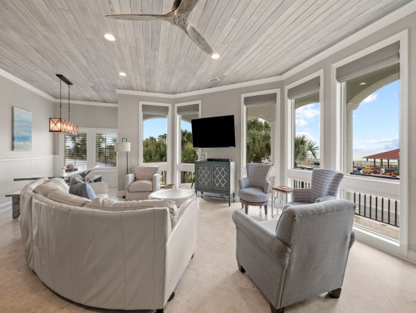Luxury Eight Bedroom Destin Vacation Home 20 Guests
