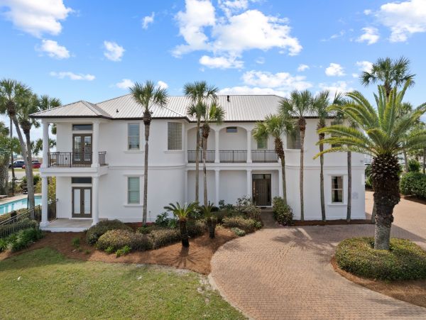 Luxury Eight Bedroom Destin Vacation Home 20 Guests