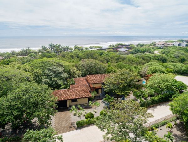 PRIVATE POOL, STEPS FROM BEACH, RESORT LUXURIES