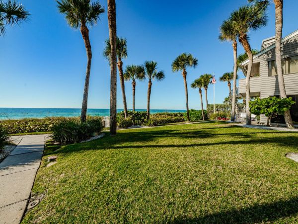 Beach Front 4 Bedroom Vacation Townhome in Belleair Beach