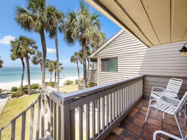 Beach Front 4 Bedroom Vacation Townhome in Belleair Beach
