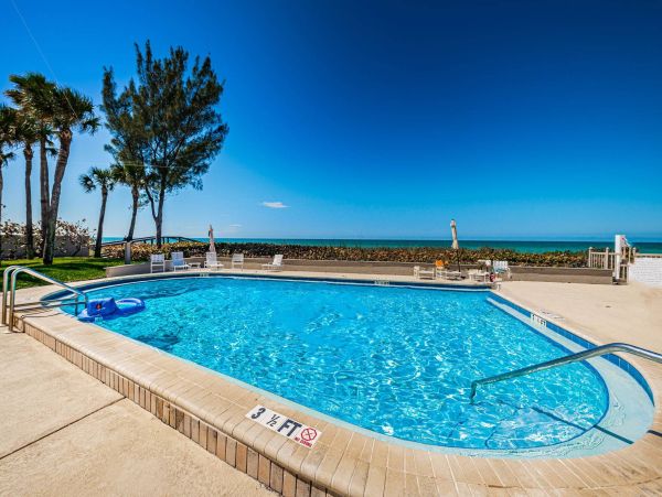 Beach Front 4 Bedroom Vacation Townhome in Belleair Beach