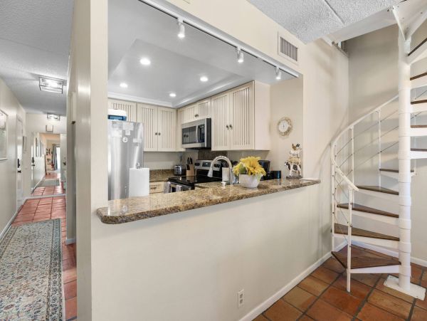 Beach Front 4 Bedroom Vacation Townhome in Belleair Beach