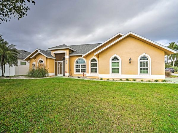 Cape Coral 4 Bedroom Home with Private Caged Pool & Yard
