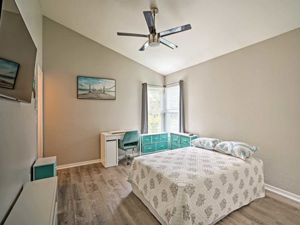 Cape Coral 4 Bedroom Home with Private Caged Pool & Yard