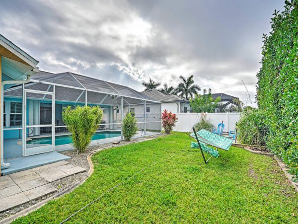 Cape Coral 4 Bedroom Home with Private Caged Pool & Yard