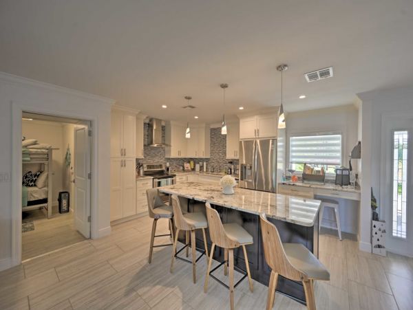 Cape Coral Vacation Home Four Bedrooms with Pool Sleeps 11