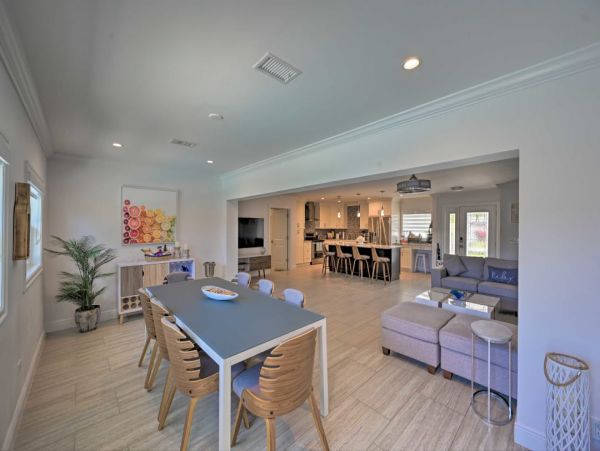 Cape Coral Vacation Home Four Bedrooms with Pool Sleeps 11