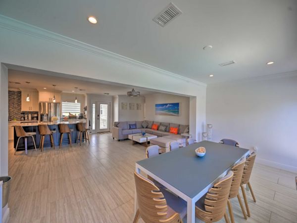 Cape Coral Vacation Home Four Bedrooms with Pool Sleeps 11