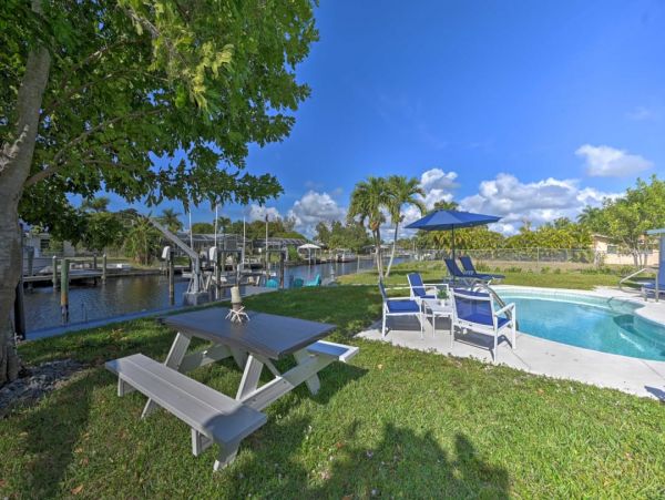 Cape Coral Vacation Home Four Bedrooms with Pool Sleeps 11