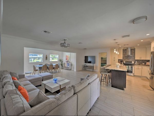 Cape Coral Vacation Home Four Bedrooms with Pool Sleeps 11