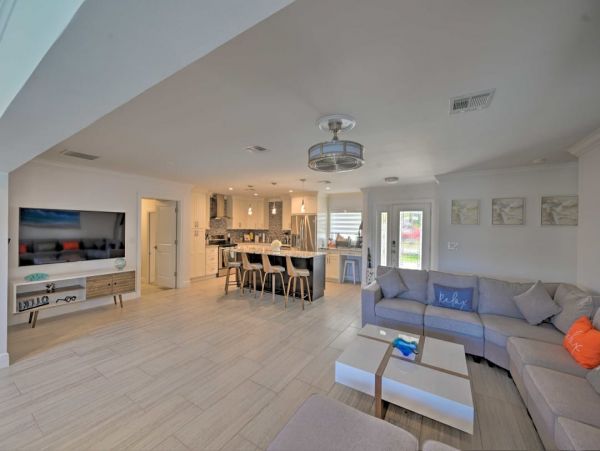Cape Coral Vacation Home Four Bedrooms with Pool Sleeps 11